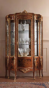 Витрина  SERAFINO MARELLI 1083