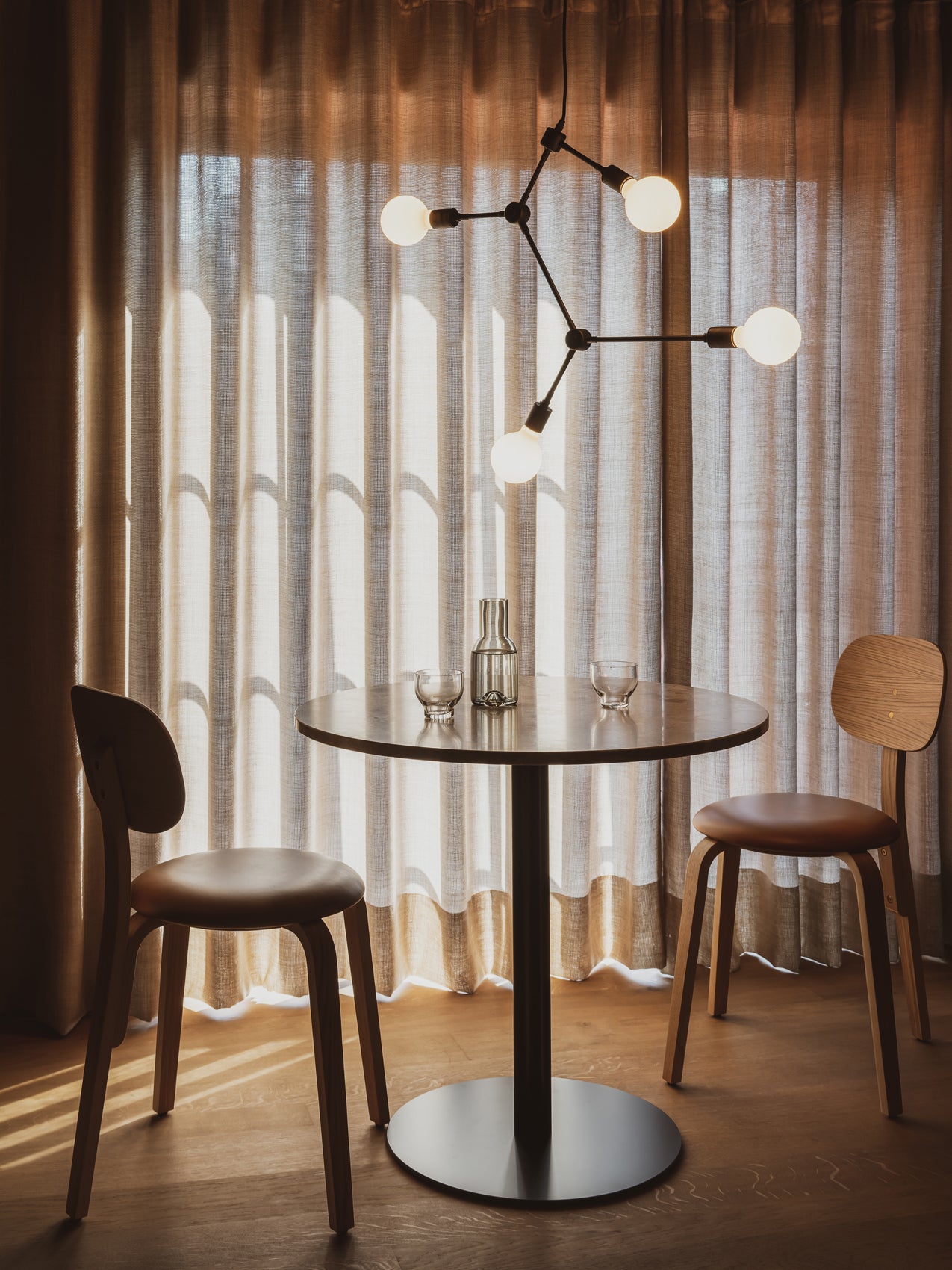 8355504-001H00ZZ Afteroom Plus, Обеденный стул на деревянной основе, обитый LuceLight  - Вид №5