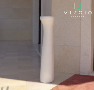 Реконструированный каменный столб / пепельница для общественных мест