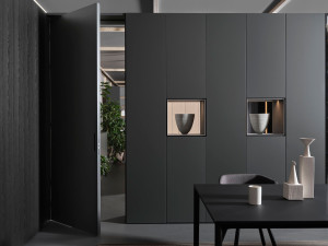 Обшивка со встроенными дверями