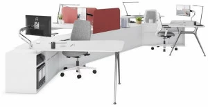 ESTEL GROUP Несколько рабочих станций со встроенной полкой