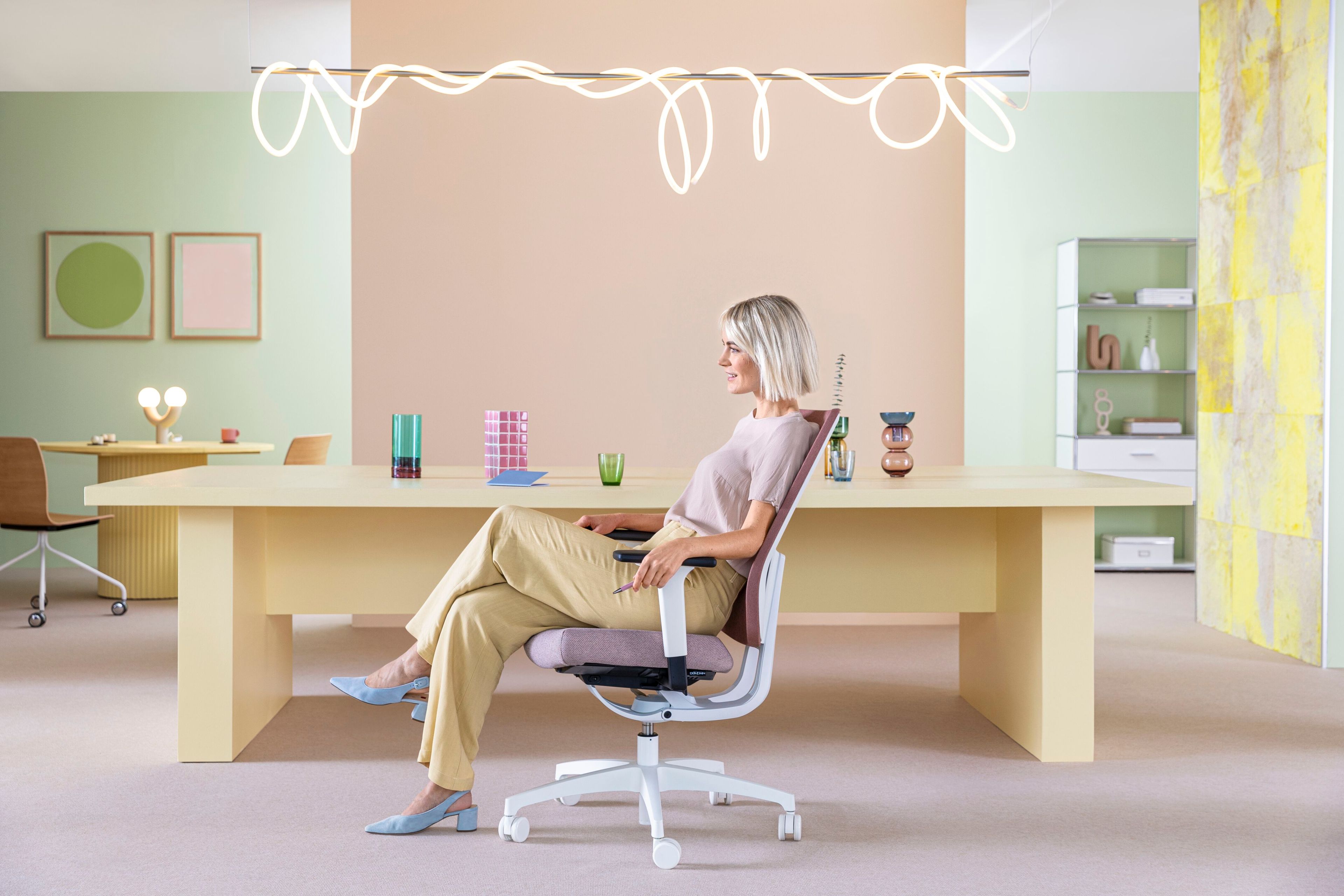 Регулируемое по высоте вращающееся офисное кресло с сетчатой спинкой Dauphin Indeed Automatic ARCH-00110664 - Вид №2