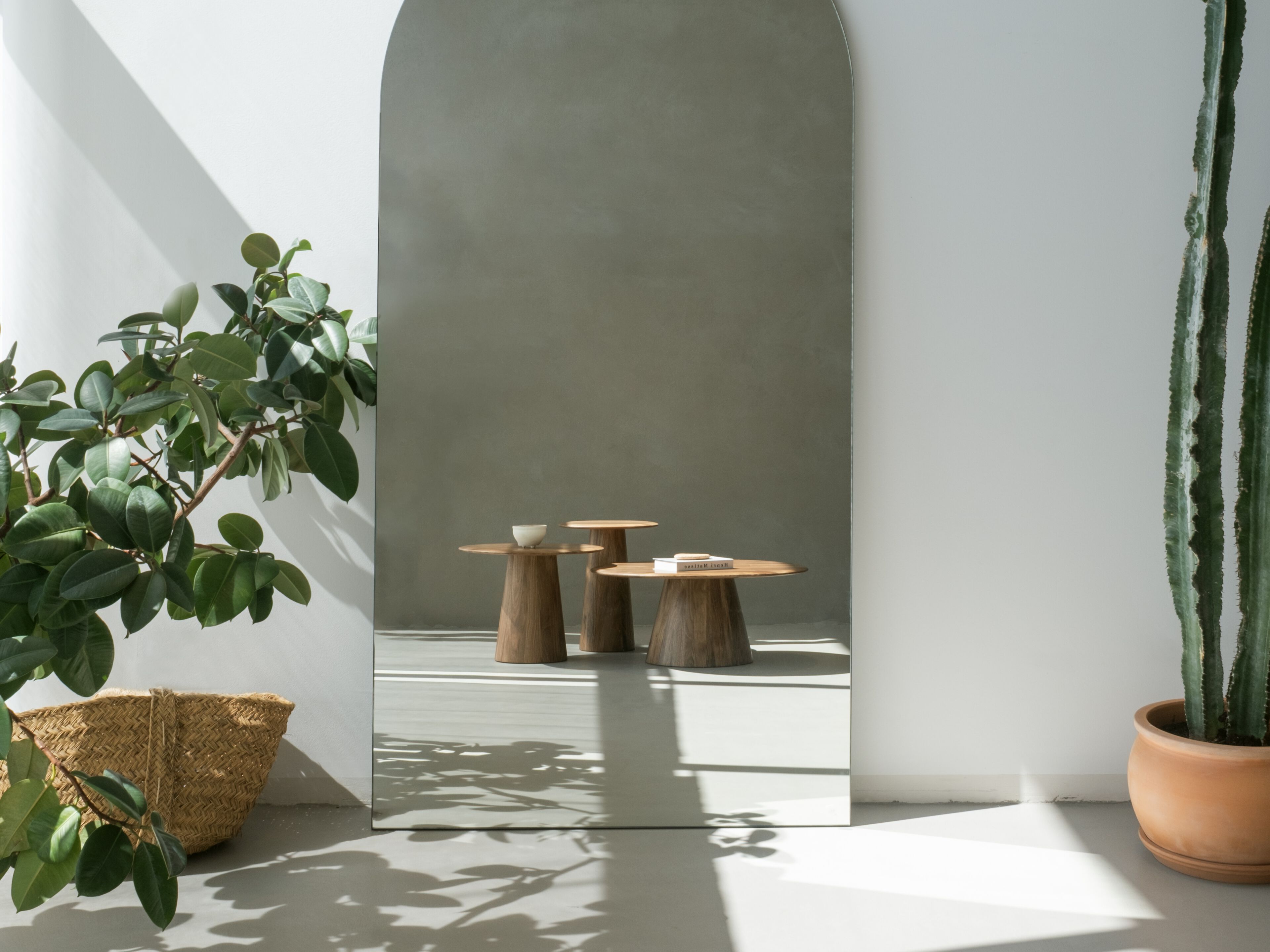 Круглый журнальный столик из орехового дерева Gazzda MUSHROOM ARCH-00072157 - Вид №3