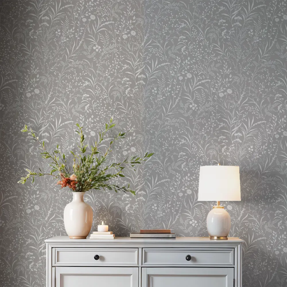 WALLSECRET Scandy: серые флизелиновые обои с ботаническим принтом 89395589 STLM-1508070 - Вид №5