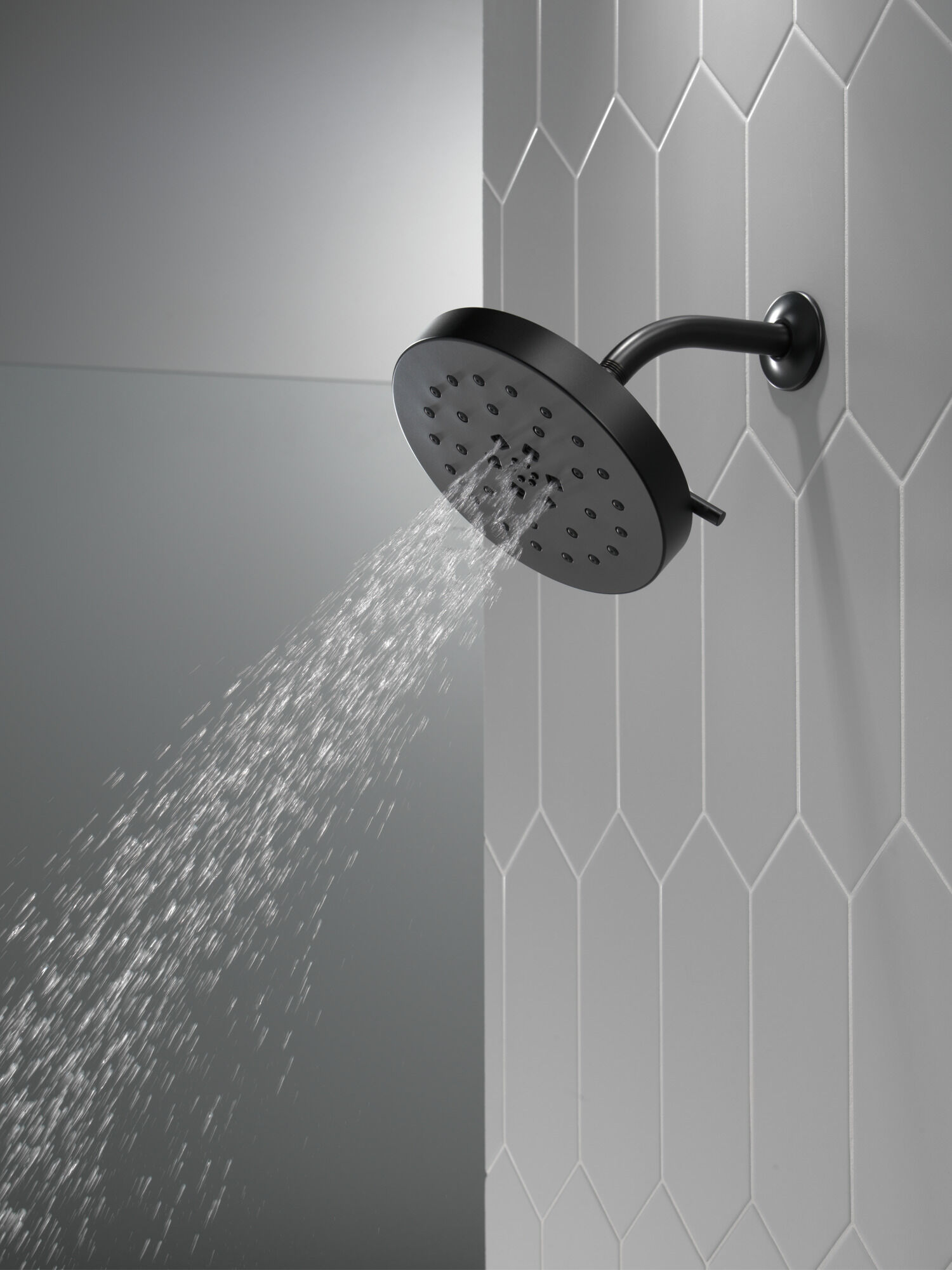 52488-BL H2Okinetic® 4-х позиционная душевая лейка с UltraSoak ™ Delta Faucet Universal Showering Матовый черный  - Вид №2