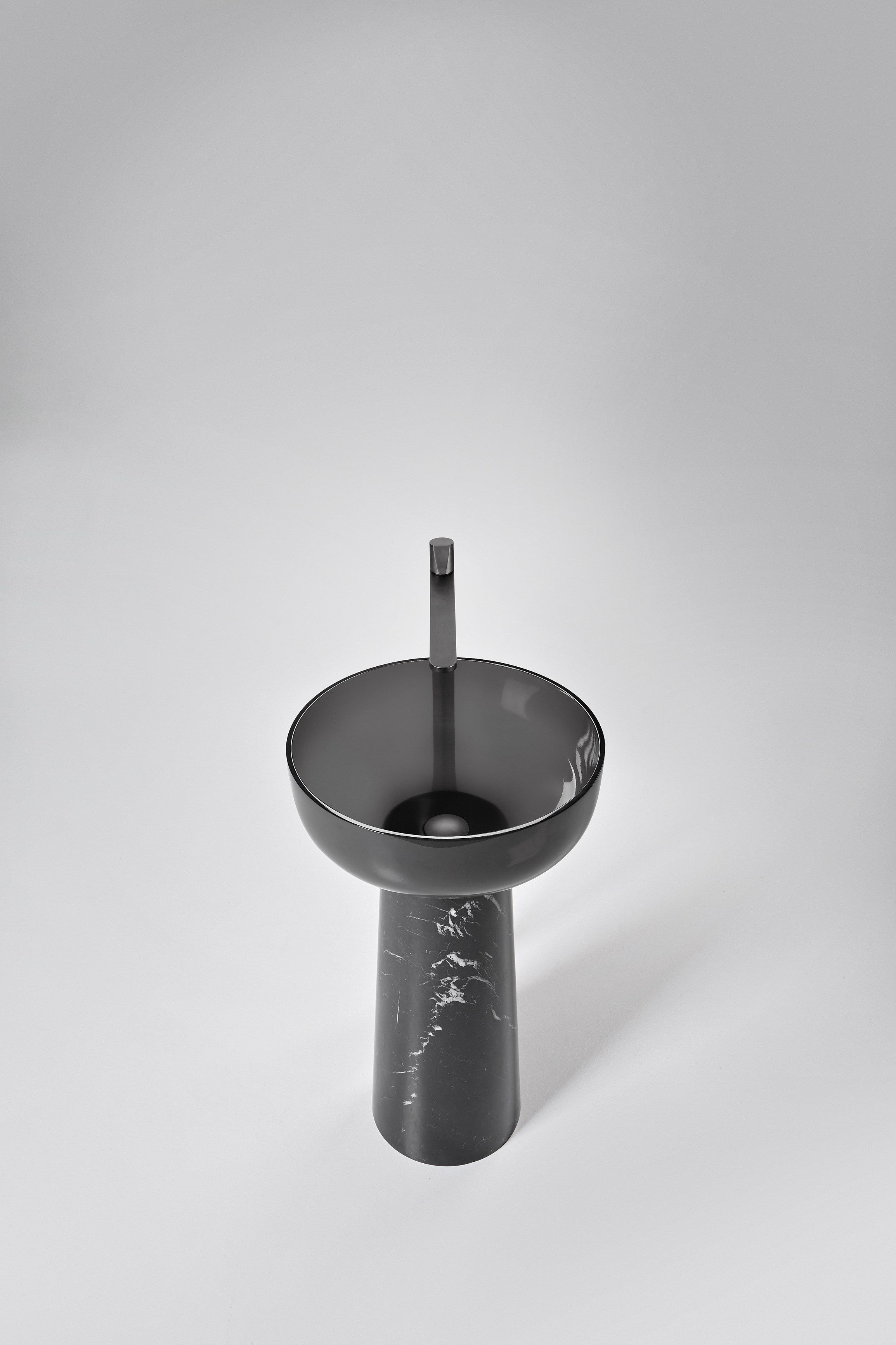 Круглый отдельно стоящий умывальник из черного мрамора Marquina Antoniolupi ALBUME10 + ALBUME21 ARCH-00047857 - Вид №3