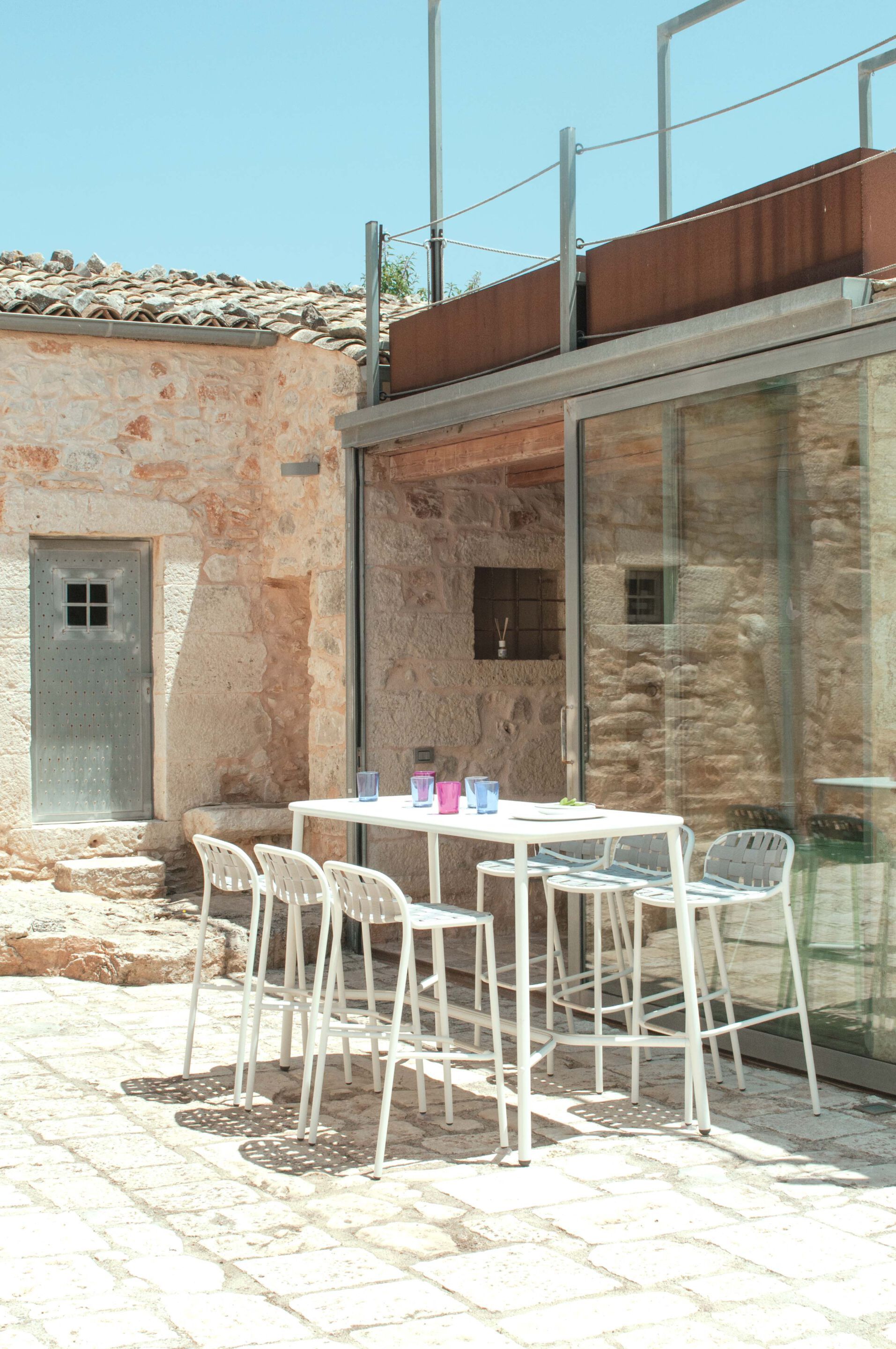 Высокий алюминиевый стол emu двор ARCH-00074593 - Вид №1