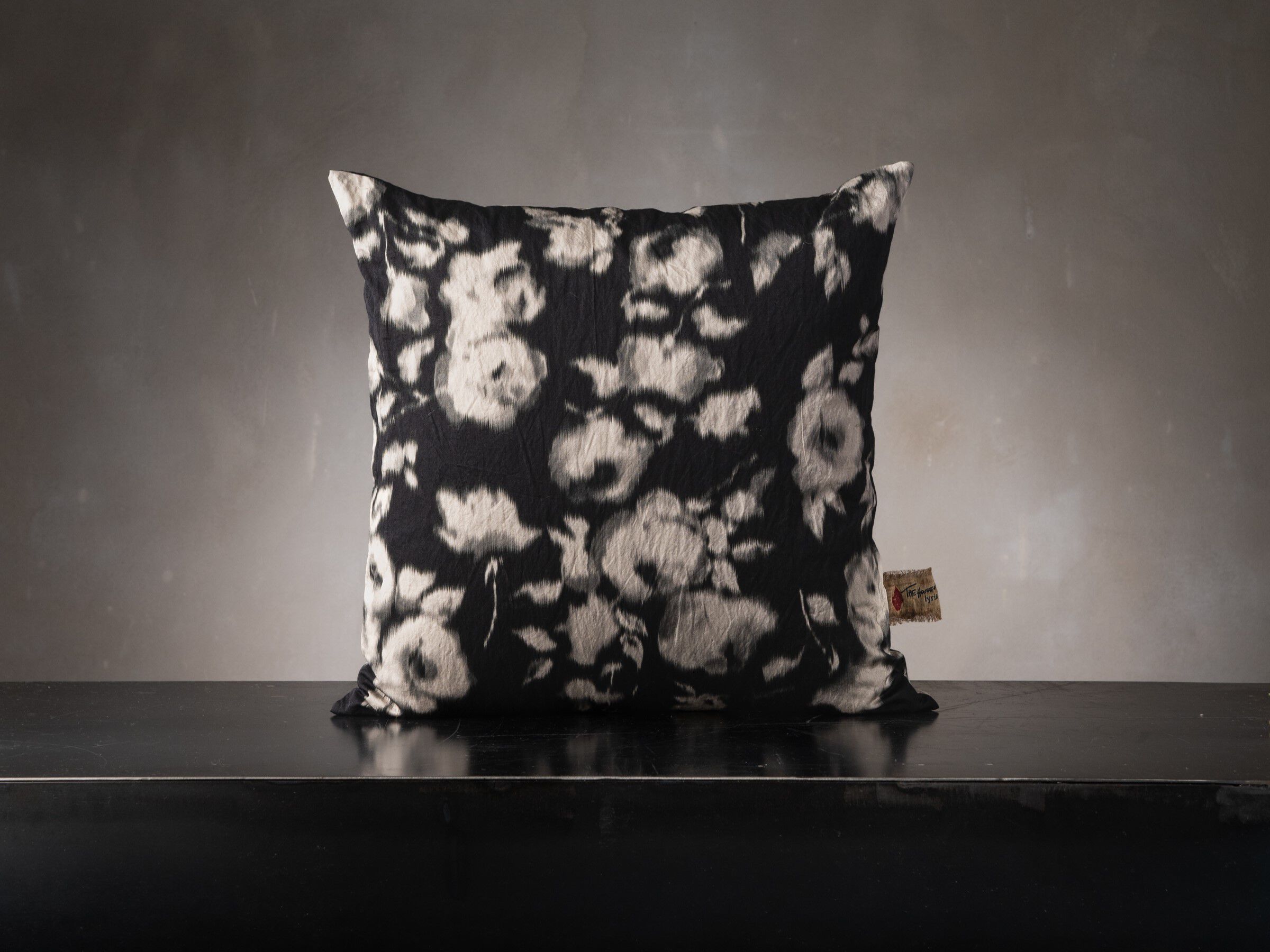 Квадратная подушка из вискозы и хлопка The House of Lyria ASTRANTIA ARCH-00024150