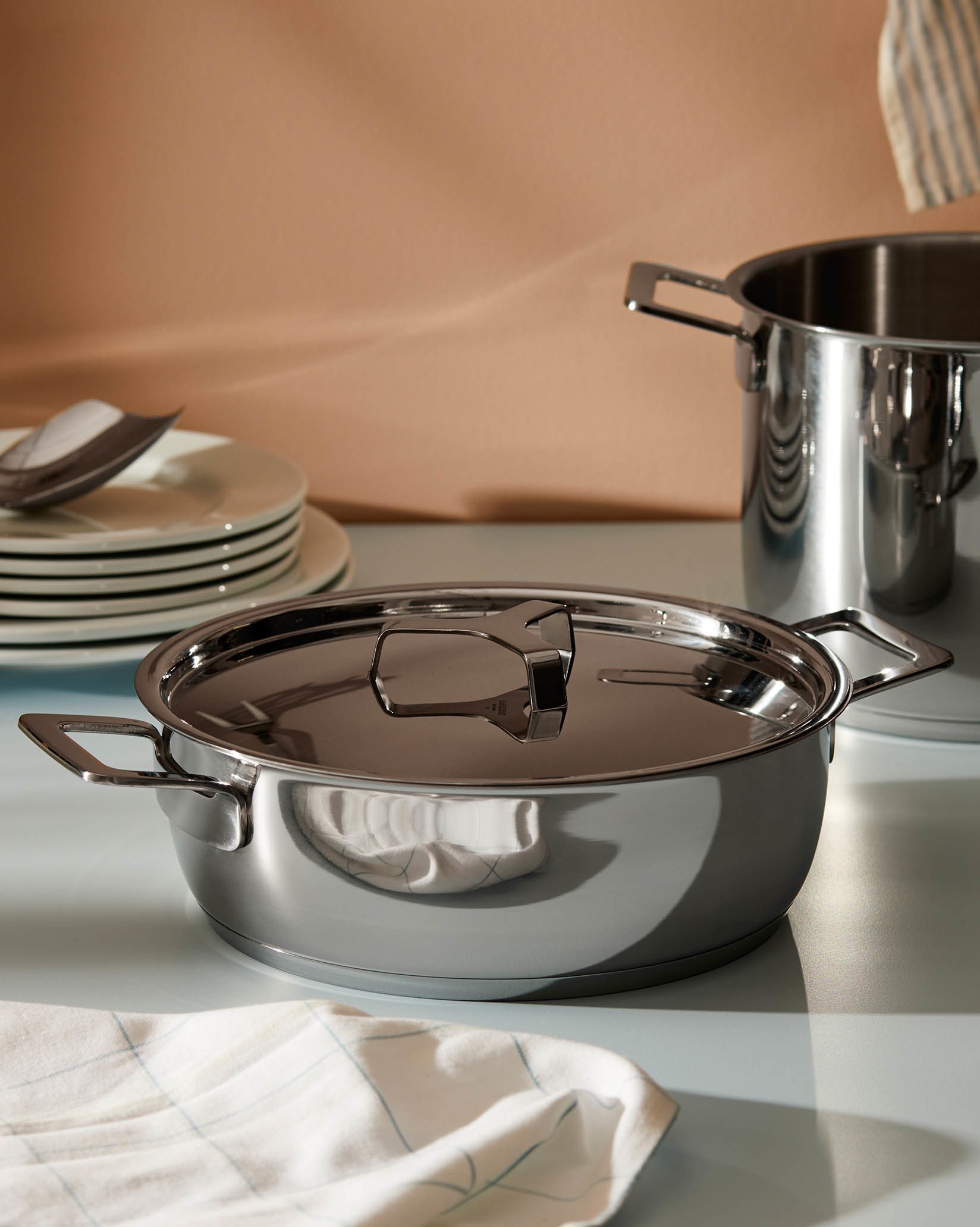 Низкая запеканка с двумя ручками Alessi Pots & Pans Pots&pans AJM102 - Вид №1