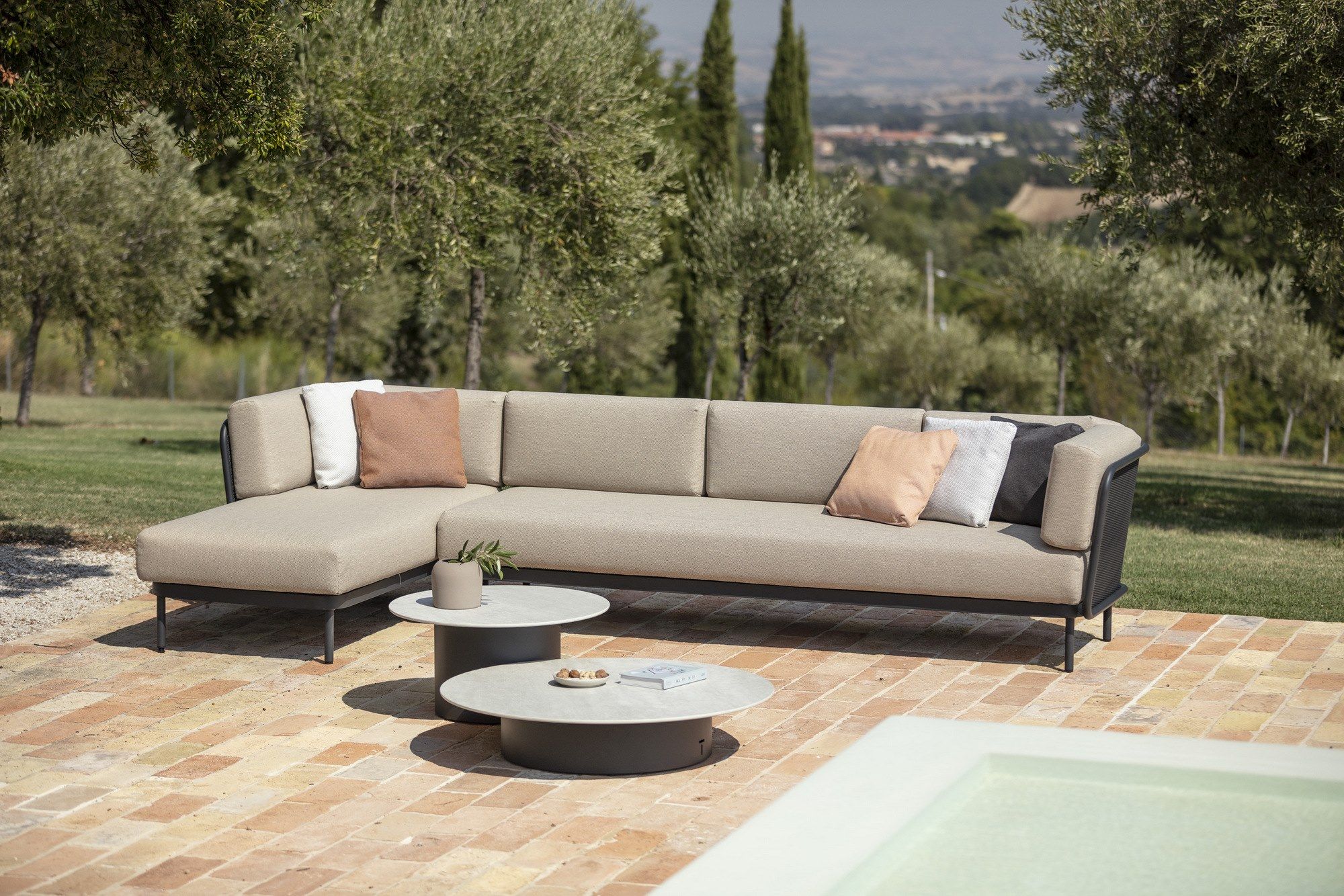 Круглый низкий журнальный столик Todus Branta ARCH-00136573 - Вид №4