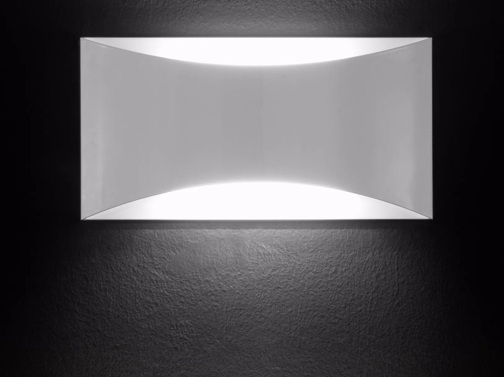 Окрашенный металлический настенный светильник Oluce KELLY - 791 BI ARCH-00049046