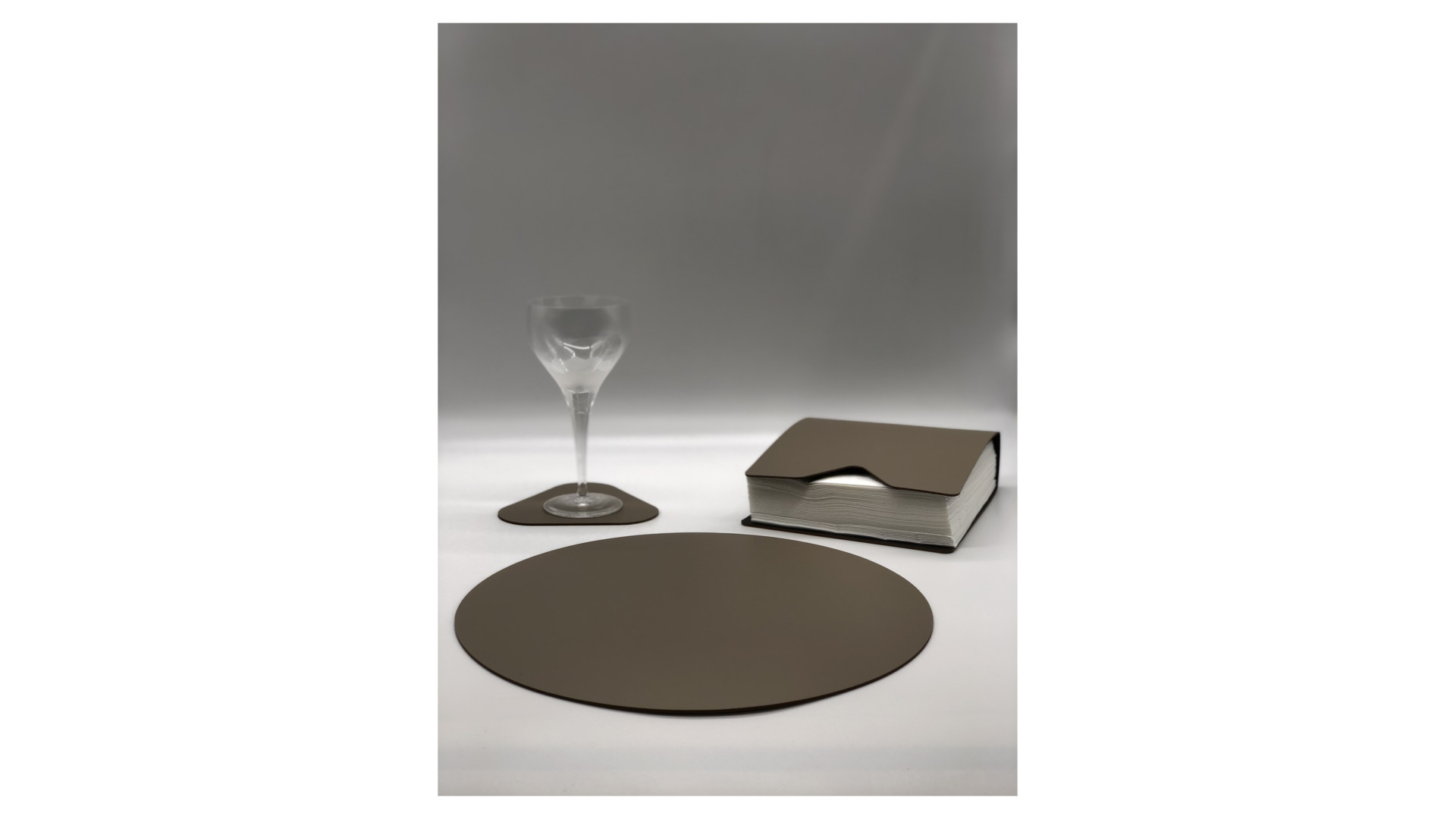 10646798 ADJ Треугольная подставка под бокалы двусторонняя 12х12см, капучино/шоколад Кожа искусственная  - Вид №1