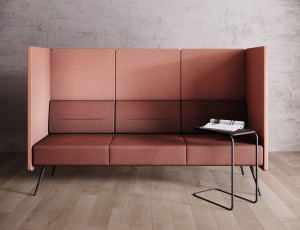 3-местный тканевый диван с высокой спинкой