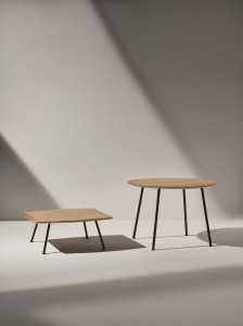 Квадратный стол из тикового дерева