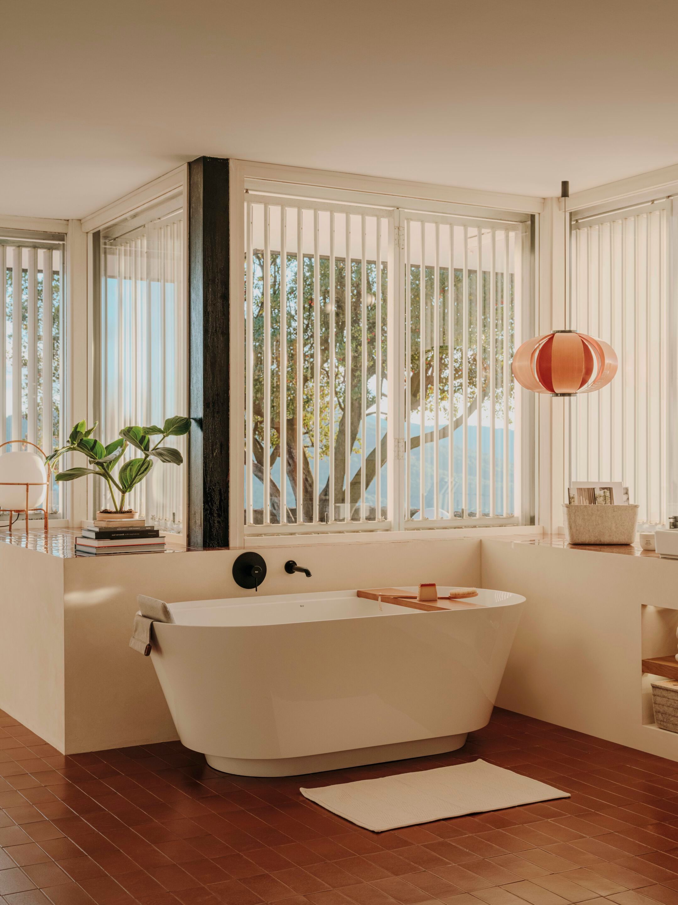 Овальная ванна в центре комнаты в Stonex® Roca Tura ARCH-00058759 - Вид №12