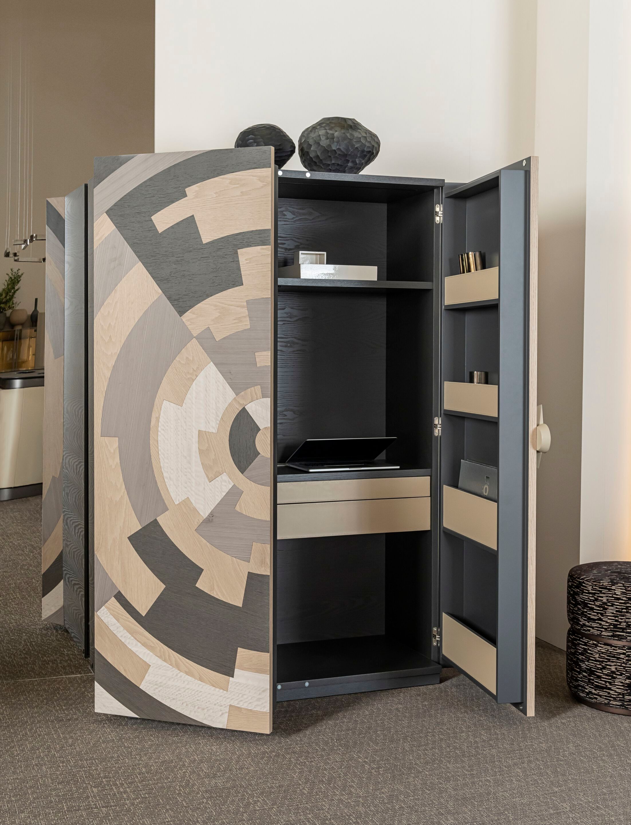 Деревянный шкаф со встроенным освещением Bizzotto Italia Aequilibrium ARCH-00118381 - Вид №3