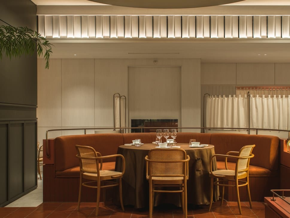 Деревянный стул с подлокотниками TON 811 ARCH-00139526 - Вид №5