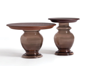 Круглый деревянный и стеклянный журнальный столик