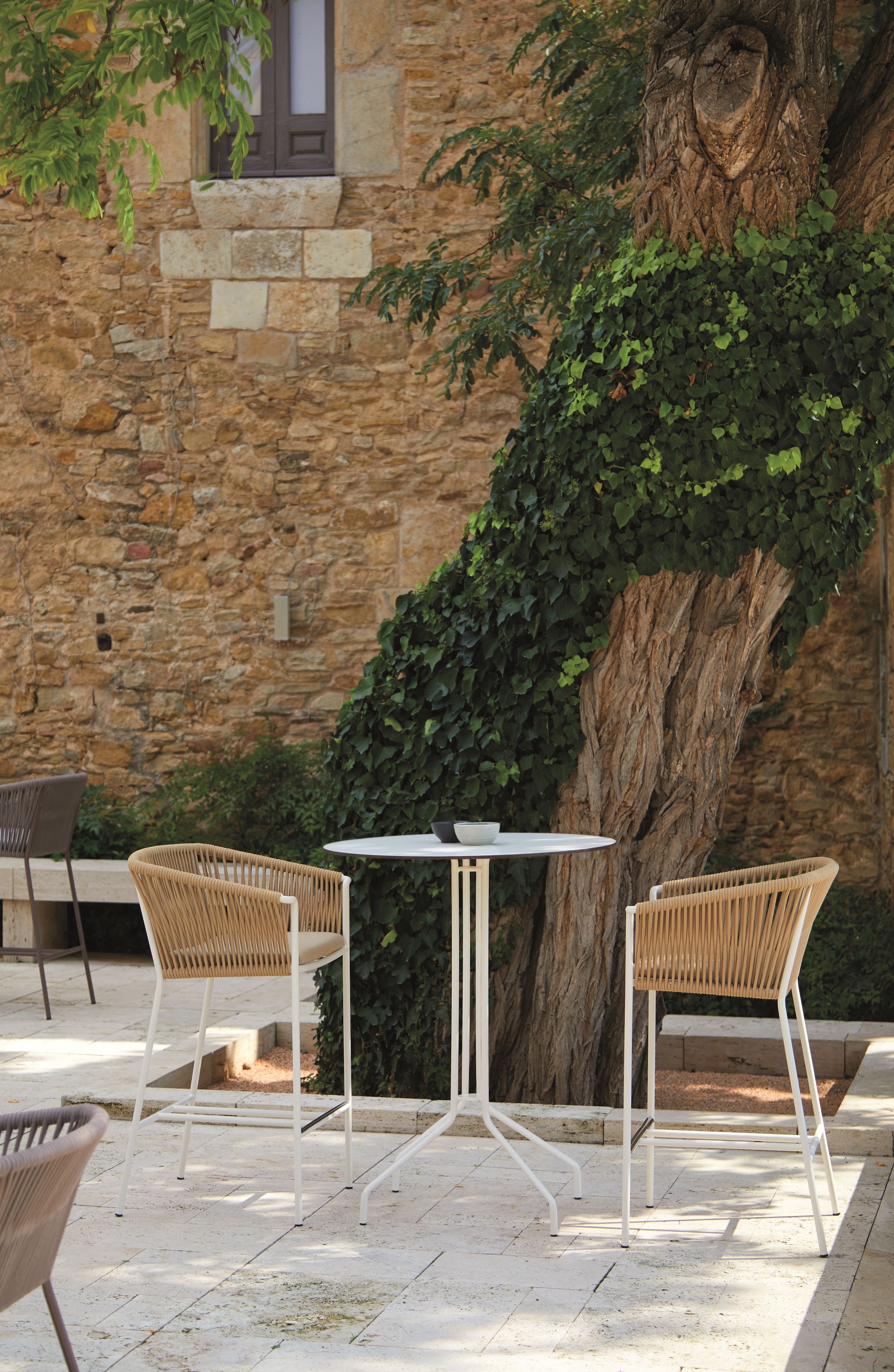 Высокий круглый стол из тикового дерева POINT Weave ARCH-00122944 - Вид №1