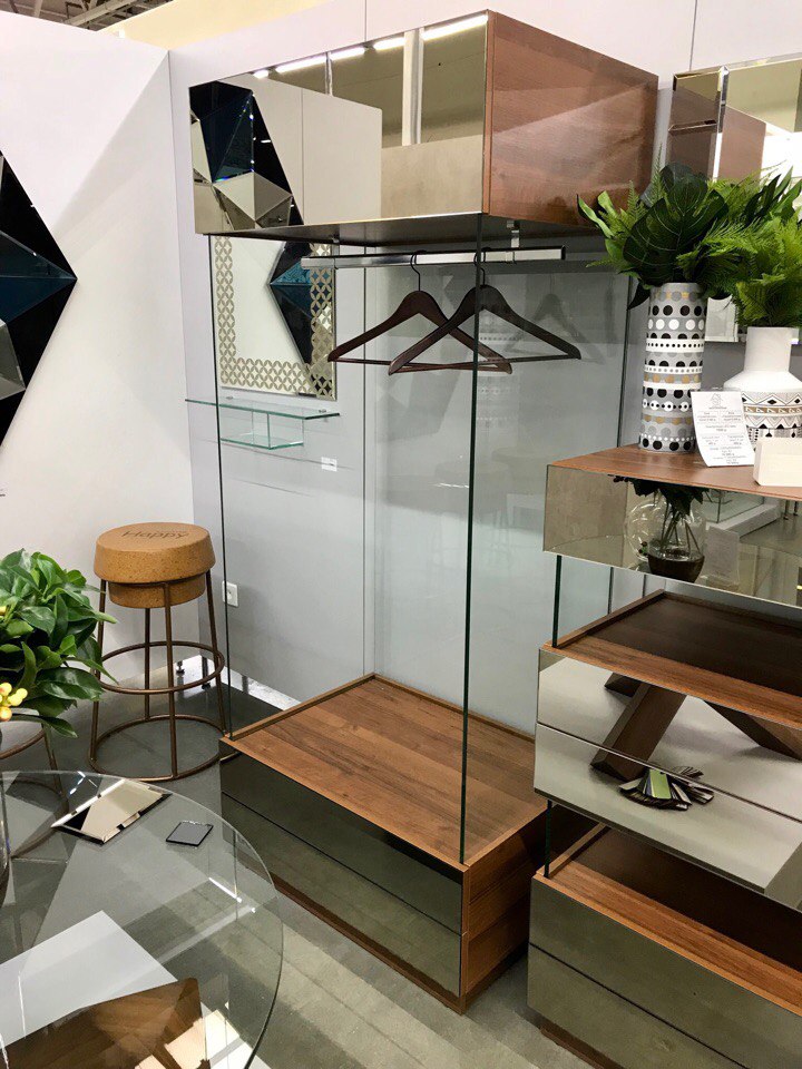 Шкаф для одежды с ящиками стеклянный "Гоззи-1" GRAUM  304005 Коричневый;прозрачный  - Вид №1