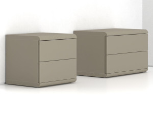 Деревянная тумбочка с ящиками