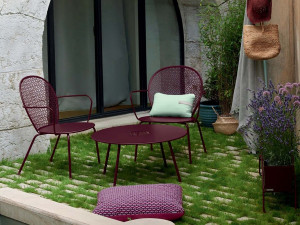 Низкий стальной журнальный столик