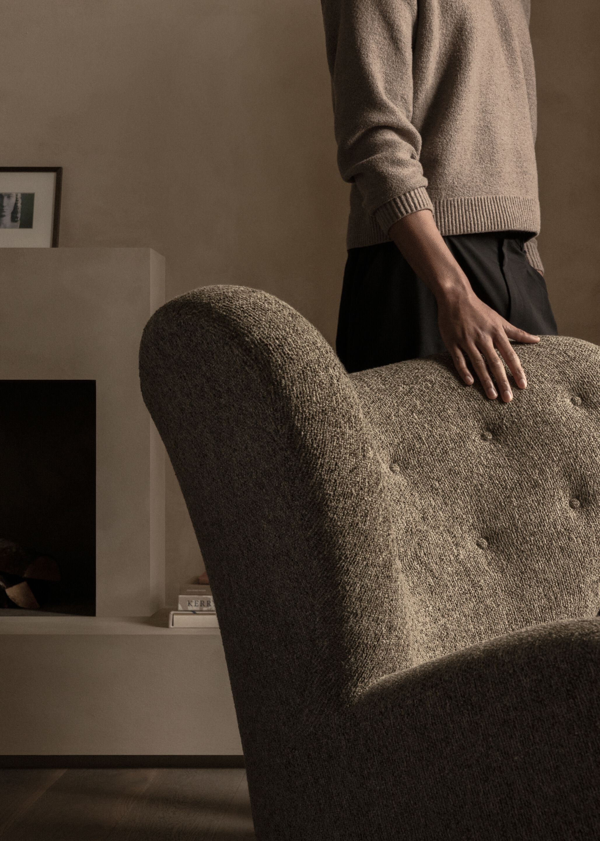 Кресло из овчины с подлокотниками Audo Copenhagen The Tired Man ARCH-00021598 - Вид №6