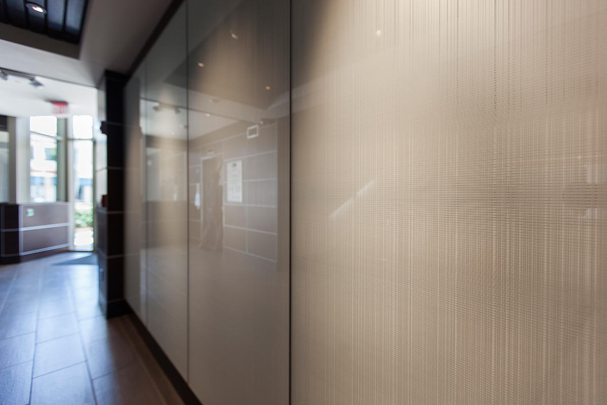 FSRT671 Система облицовки стен Levele глухими панелями; вставки в стекле vivispectra Spectra с индивидуальной прослойкой изображения и стандартной отделкой в ​​общенациональной детской больнице - исследовательский корпус iii, колумбус, штат Огайо Forms-su Forms-surfaces  - Вид №3