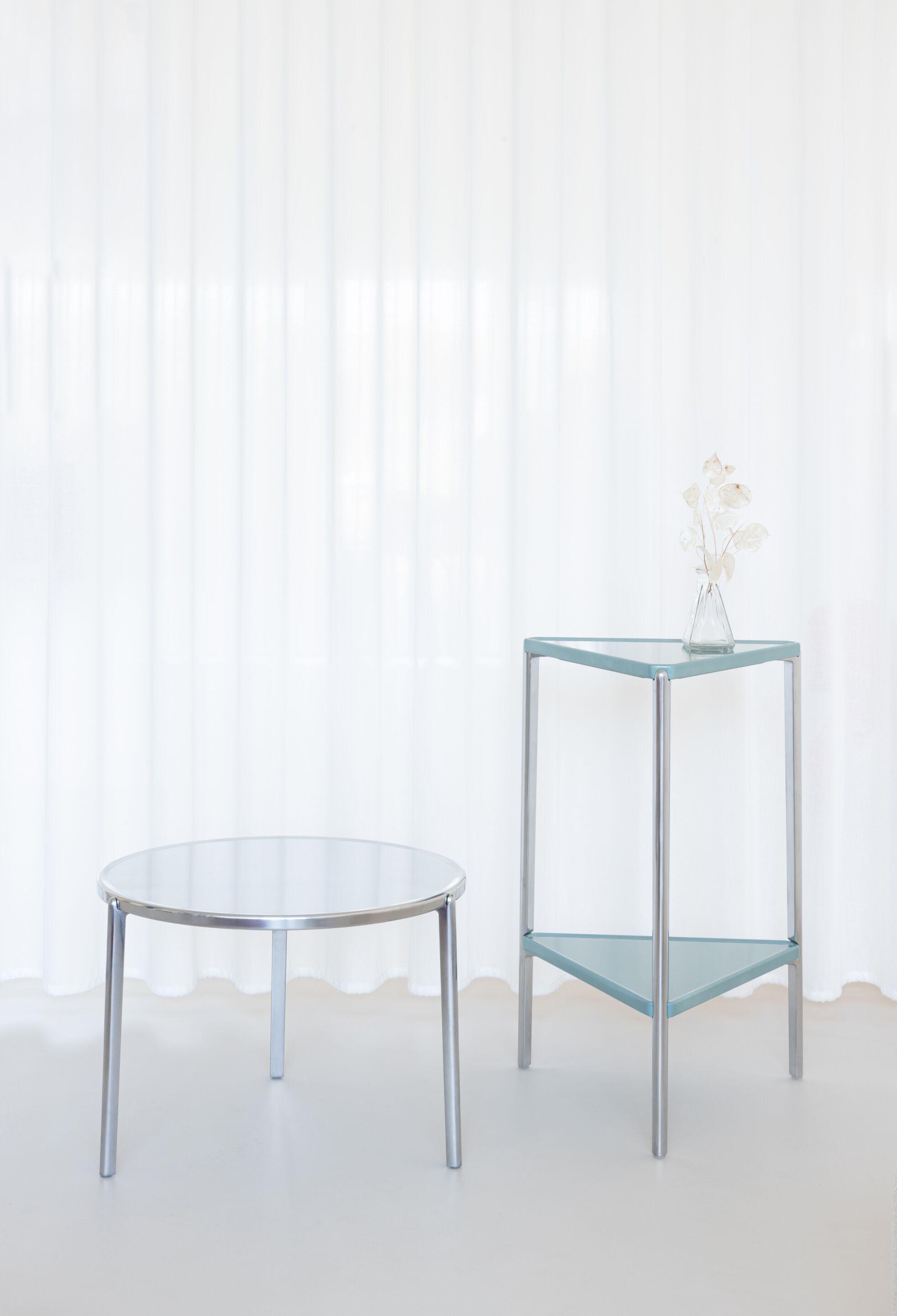 Алюминиевый треугольный журнальный столик с жидким покрытием Magis тамбур ARCH-00023839 - Вид №15