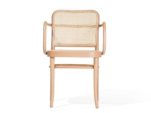 Деревянный стул с подлокотниками