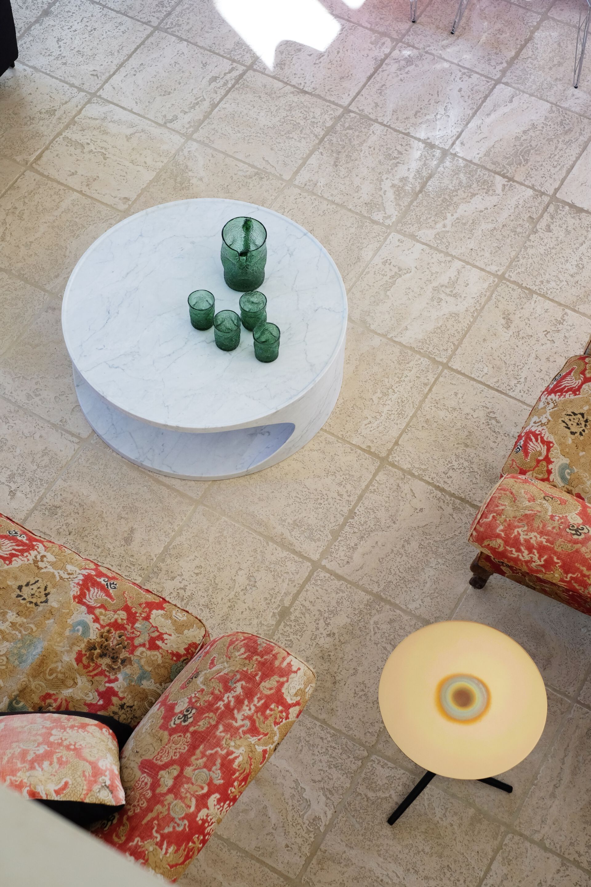 Низкий круглый журнальный столик из каррарского мрамора EPÒNIMO Roll ARCH-00140846 - Вид №7