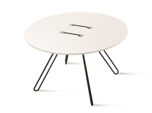 Лакированный низкий круглый журнальный столик