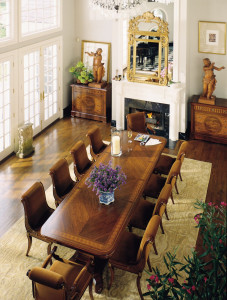 Деревянный выдвижной прямоугольный стол