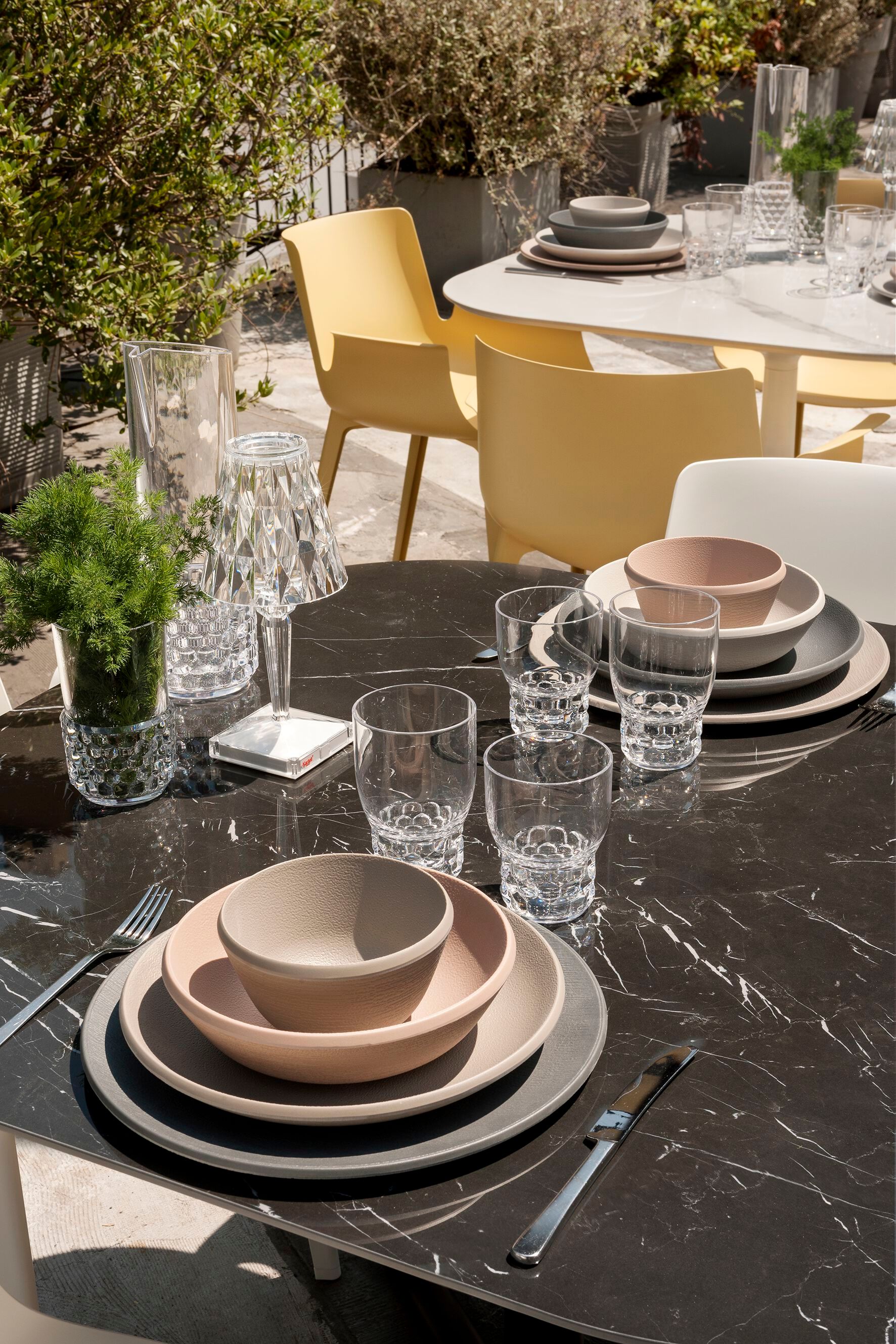 Набор меламиновых плоских тарелок Kartell сюжет ARCH-00041390 - Вид №1