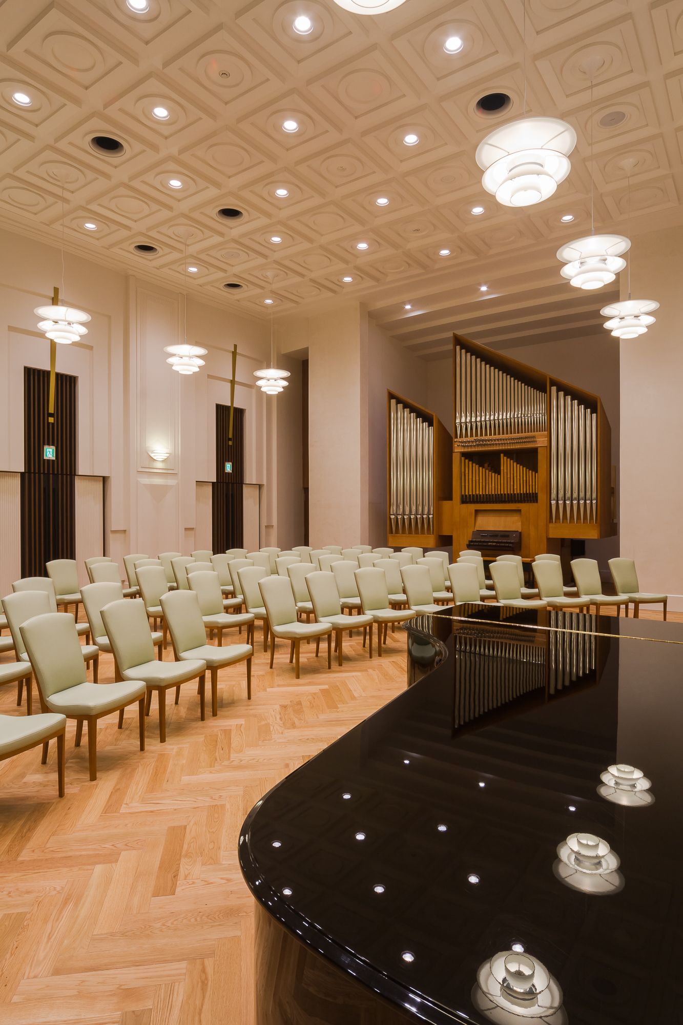 Алюминиевый подвесной светильник Louis Poulsen PH 5-4½ & PH 6½-6 ARCH-00013440 - Вид №2