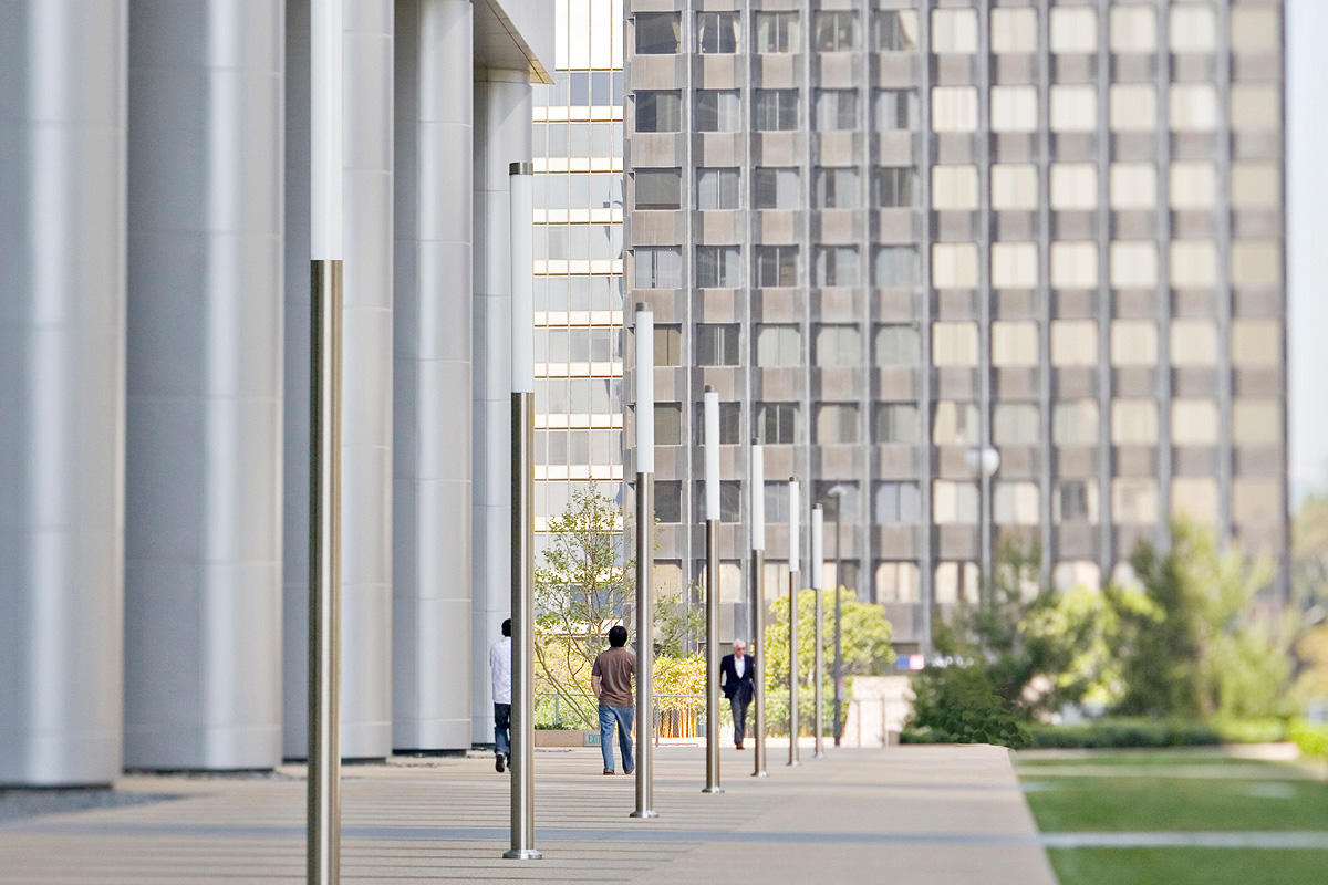 FSRT250 Световая колонна пешеходного освещения  Forms-surfaces  - Вид №1