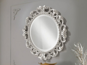 Настенное зеркало с круглой рамой