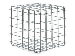 Низкий железный журнальный столик