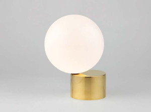 Светодиодная настольная лампа из опалового стекла и матовой латуни