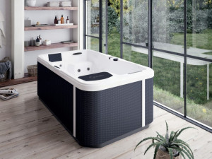 Мини-бассейн с гидромассажем на 2 места на открытом воздухе