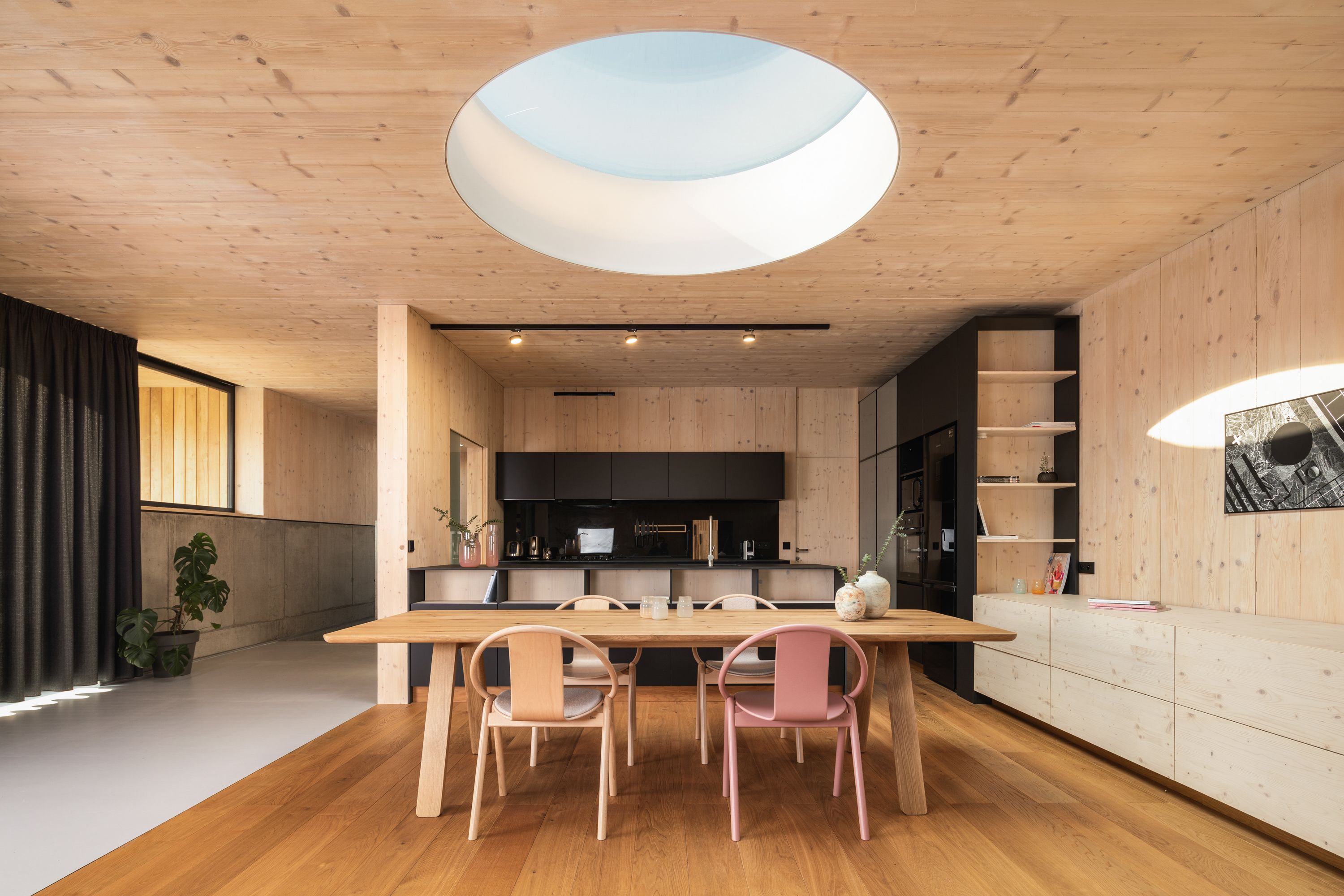 Штабелируемый стул с подлокотниками со встроенной подушкой TON AGAIN ARCH-00134912 - Вид №12