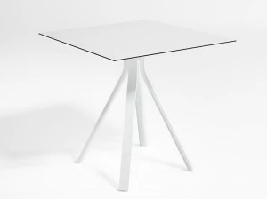 GANDIABLASCO Садовый стол квадратный с основанием 4 звезды Stack