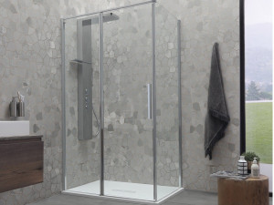 Угловая душевая кабина с распашной дверью