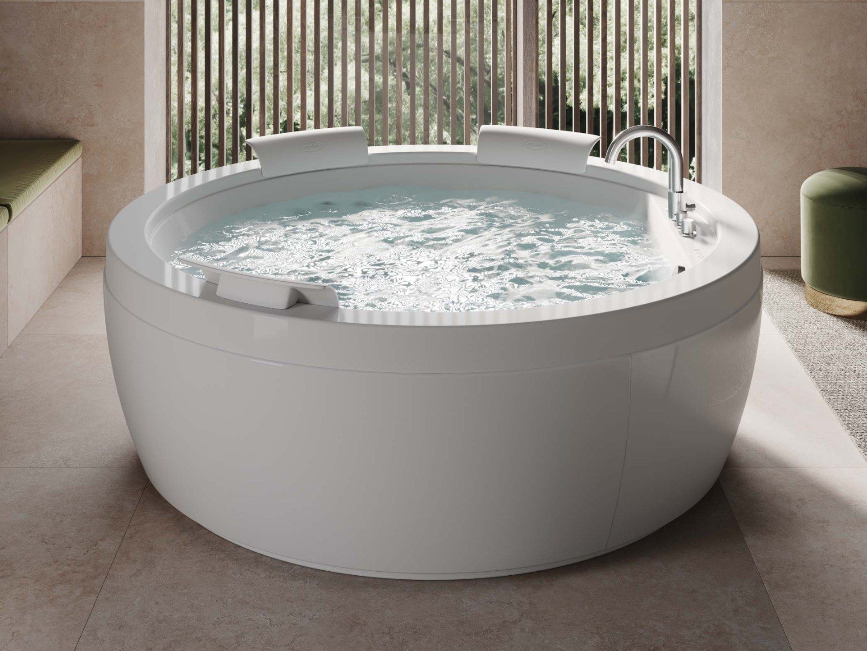 Круглая ванна в центре комнаты с джакузи Jacuzzi® ARCH-00033915