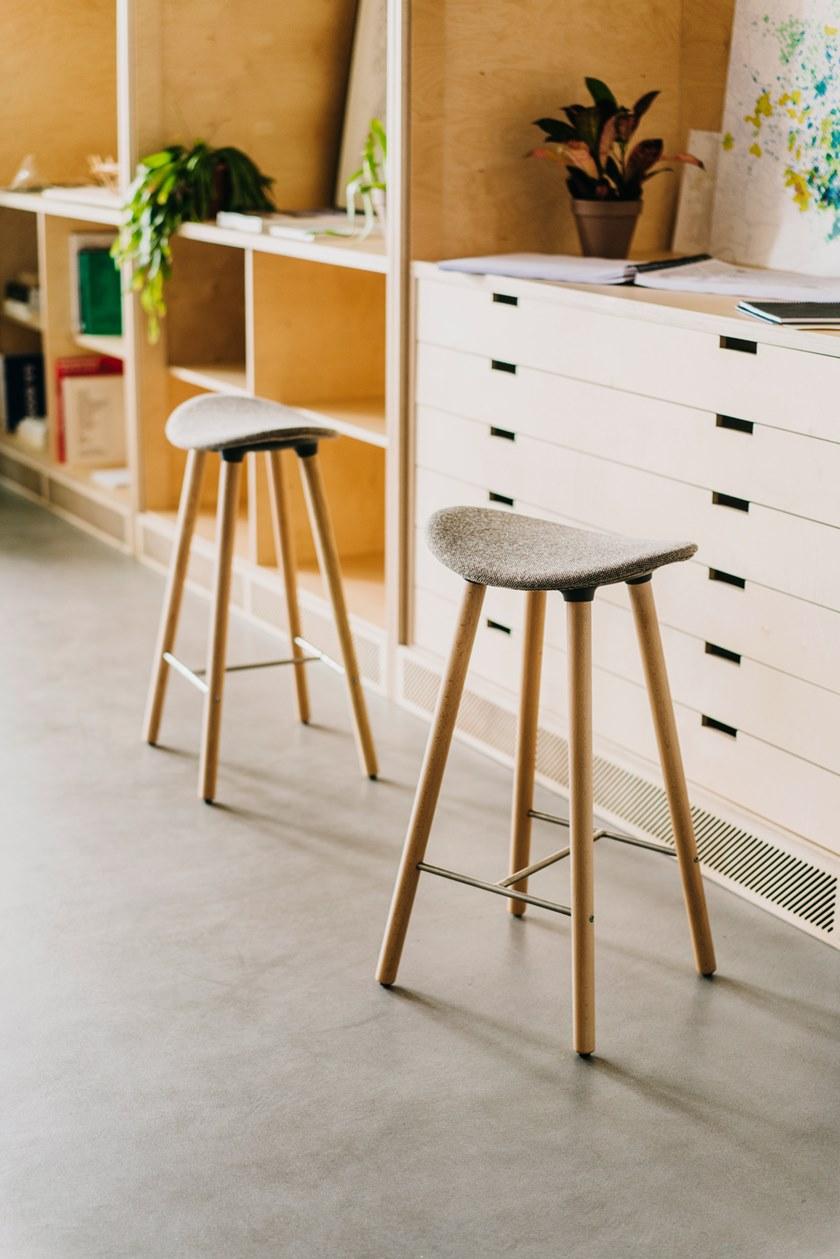 ENEA Низкий табурет из дуба и ткани Coma wood sun-id-1479026 - Вид №6