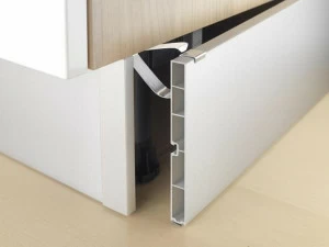 REHAU Плинтус