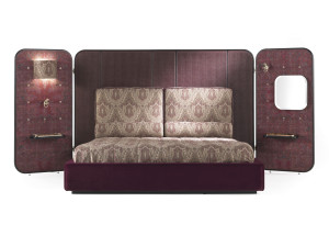 Кровать размера "king-size" со встроенными деревянными и бархатными тумбочками