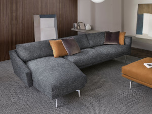 Тканевый диван с полуостровом