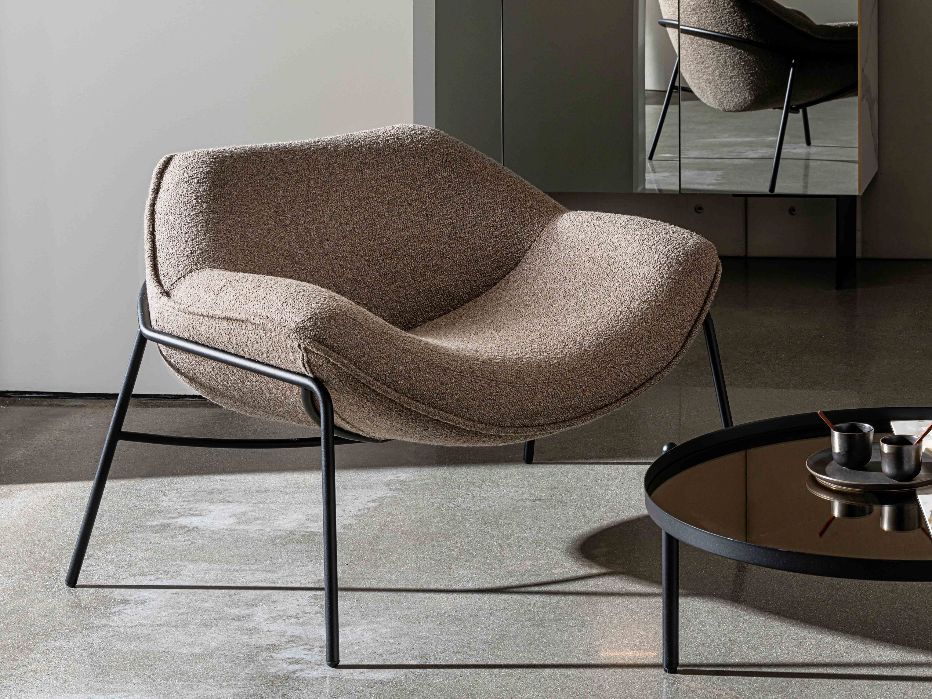 Тканевое кресло с подлокотниками Sovet Italia ALISIA ARCH-00060305