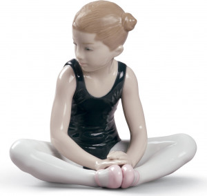 10669065 LLADRO Фигурка Lladro "Мечтая о дебюте" 14х14см Фарфор